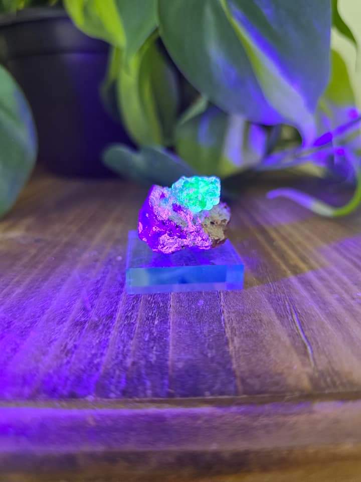 UV Reactive Hyalite Opal